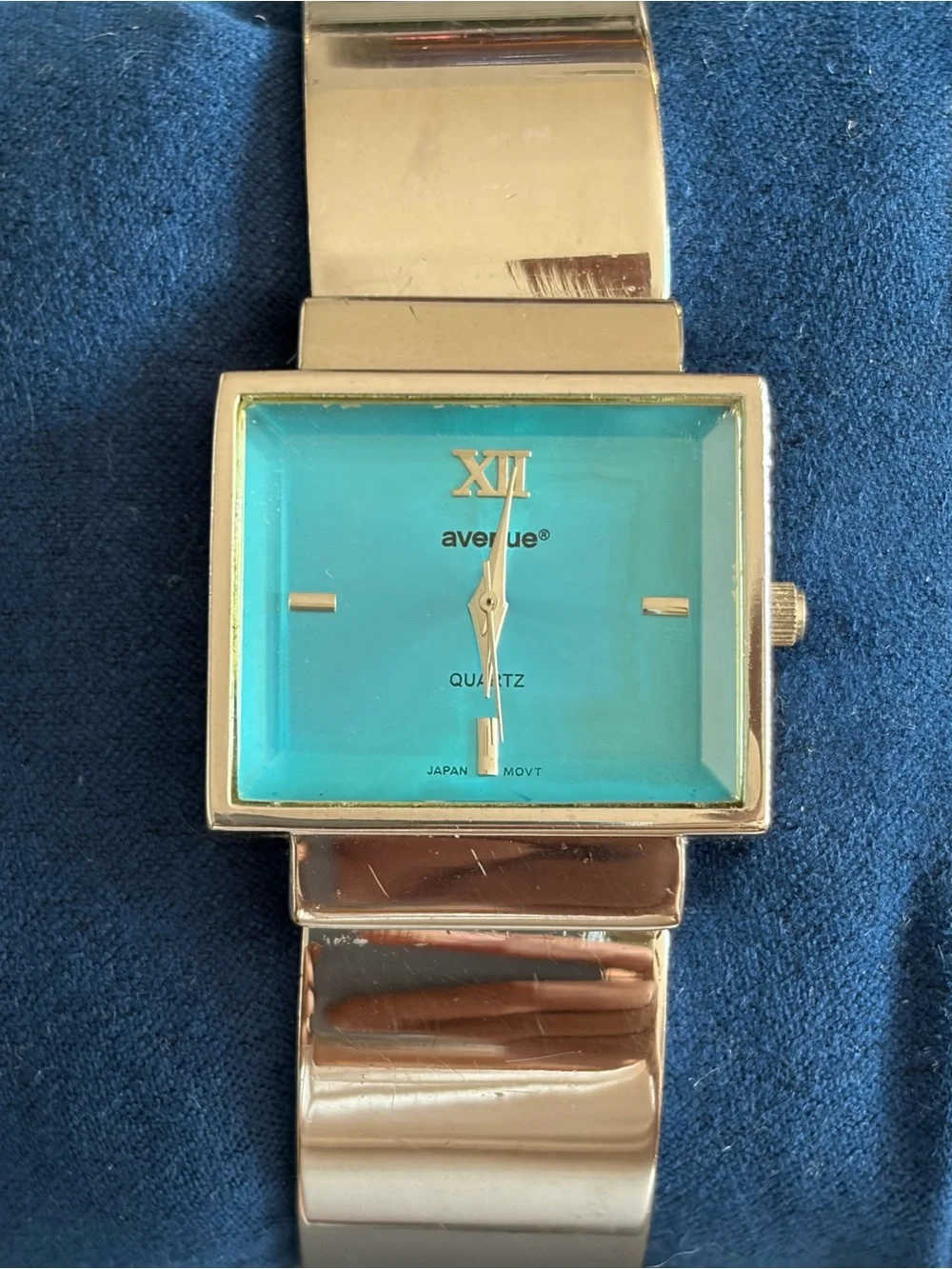 Avenue Turquoise Blue Dial Cuff Watch Quartz Fun Summer Fashion Watch